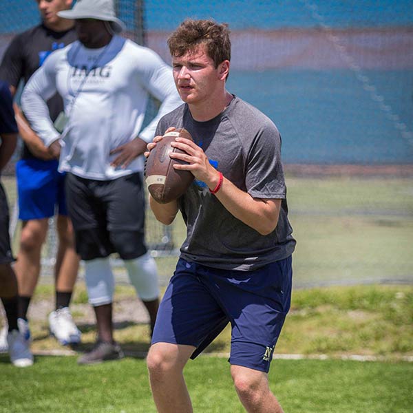 img-football-camp-qb-training